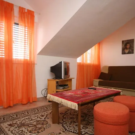 6444a Apartament *